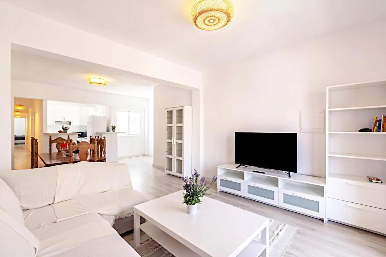 City Loft - Bright And Spaceful Apartment サンタクルスデテネリフェ 0*,  スペイン
